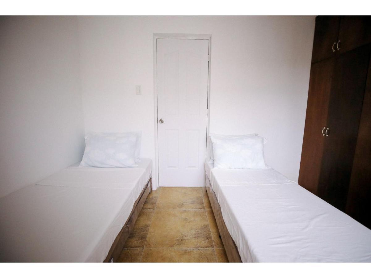 Oyo 789 Abn Residences บาโคลอด ภายนอก รูปภาพ